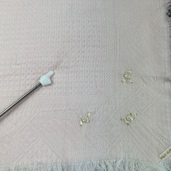 VTG Soft Pink Fringed Acrylic Throw Blanket Textured Pattern Embroidered Accents - Picture 5 of 6